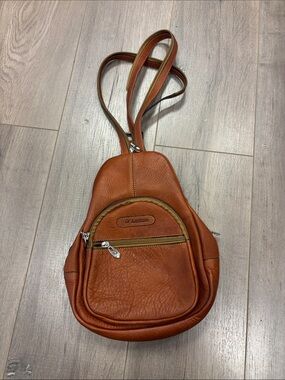 D’Luciano Leather Sling Bag in Cognac Brown
